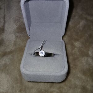 Elegant Silver Ring with Clear Gemstone